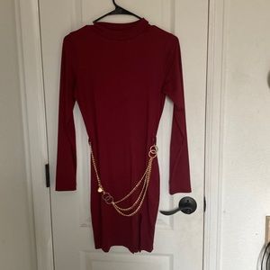 Fitted red dress with removable gold belt